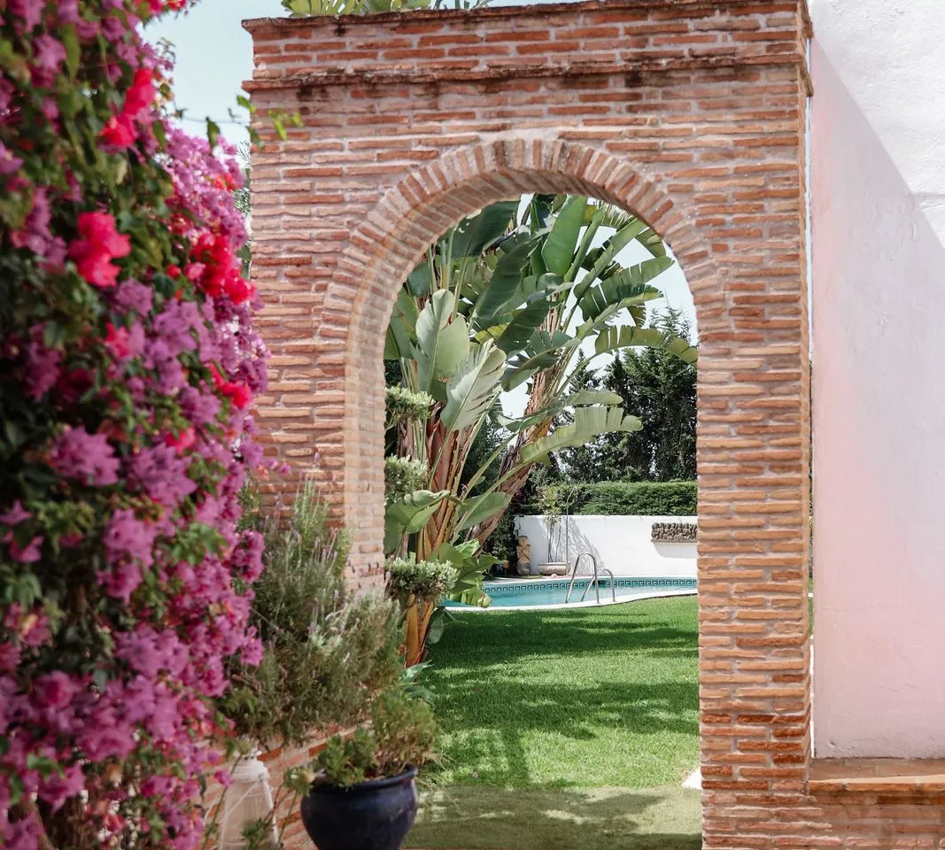 fe803867-e5a7-438e-ab89-5c062e8668de