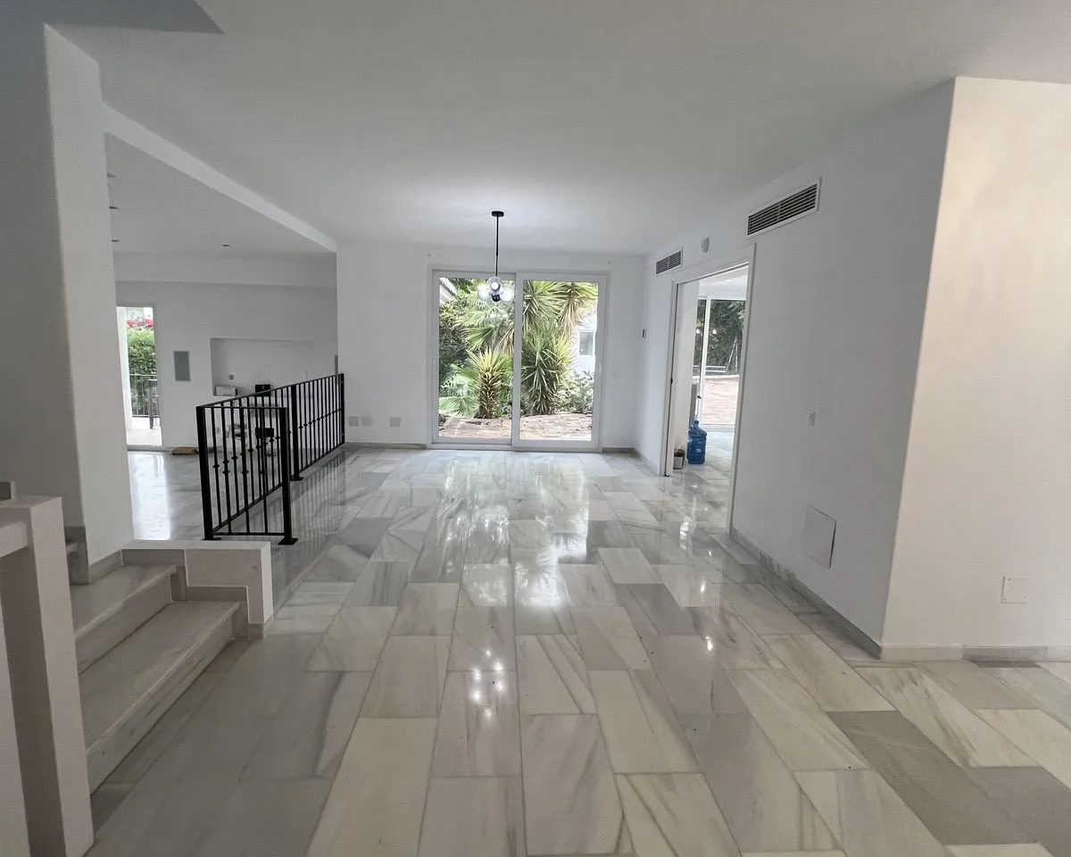 1118c027-6345-414f-81b1-3c59b0ad99d4