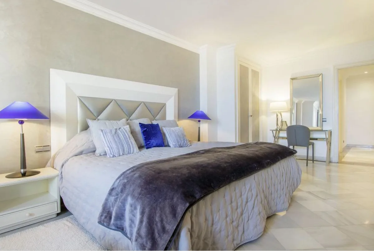 c6b43fd5-12c5-4eb1-9806-628159d737b2