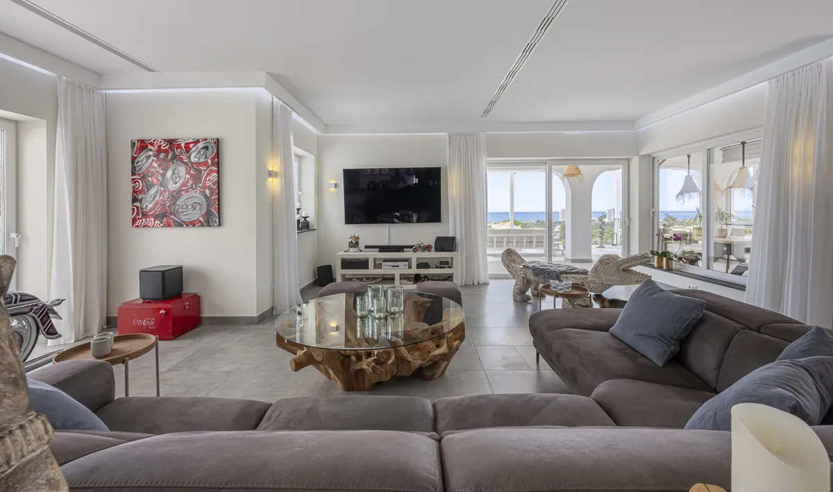 155bb562-7e23-40d9-9ad6-719570a0695f