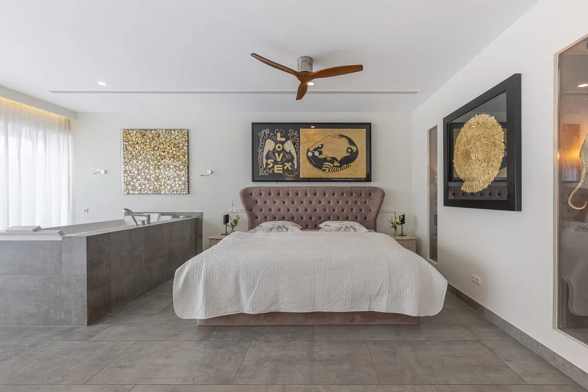 2010d04e-6e36-4e3b-81d9-e2aac2658d37