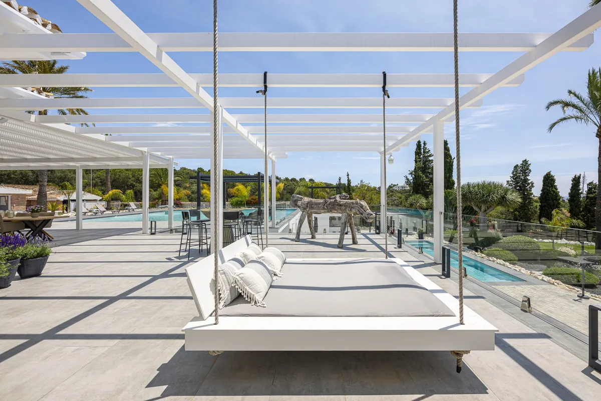 35eb8b52-90f0-4552-8d39-bf40b5f72cd8