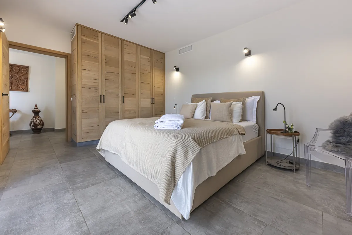 5cbc5f47-9ece-4c82-bc0c-74ef772d5c74