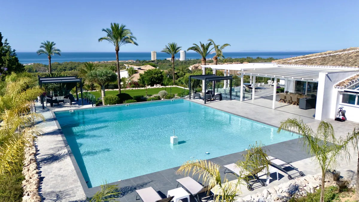 82d732fd-e9c0-48ef-bd5c-63a7587daa10