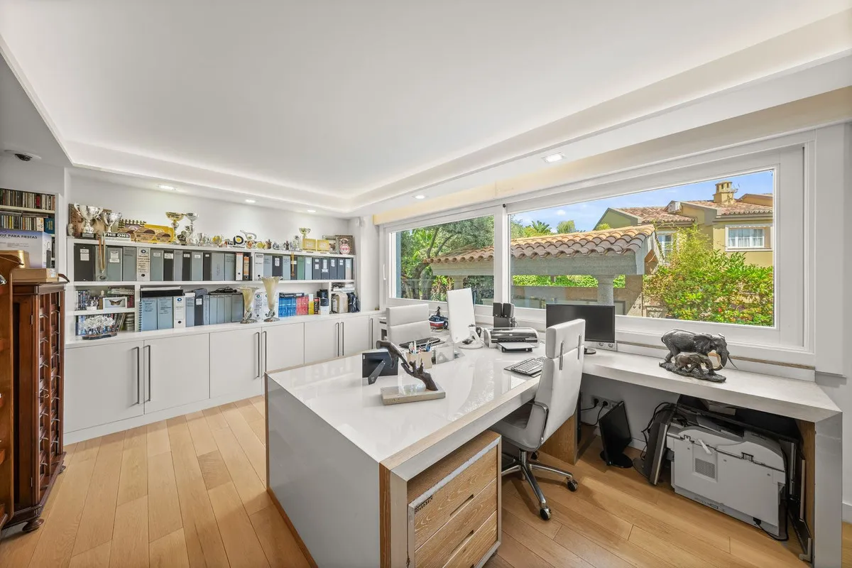 1e929d93-0308-40c3-90bc-5dab07d37fa3