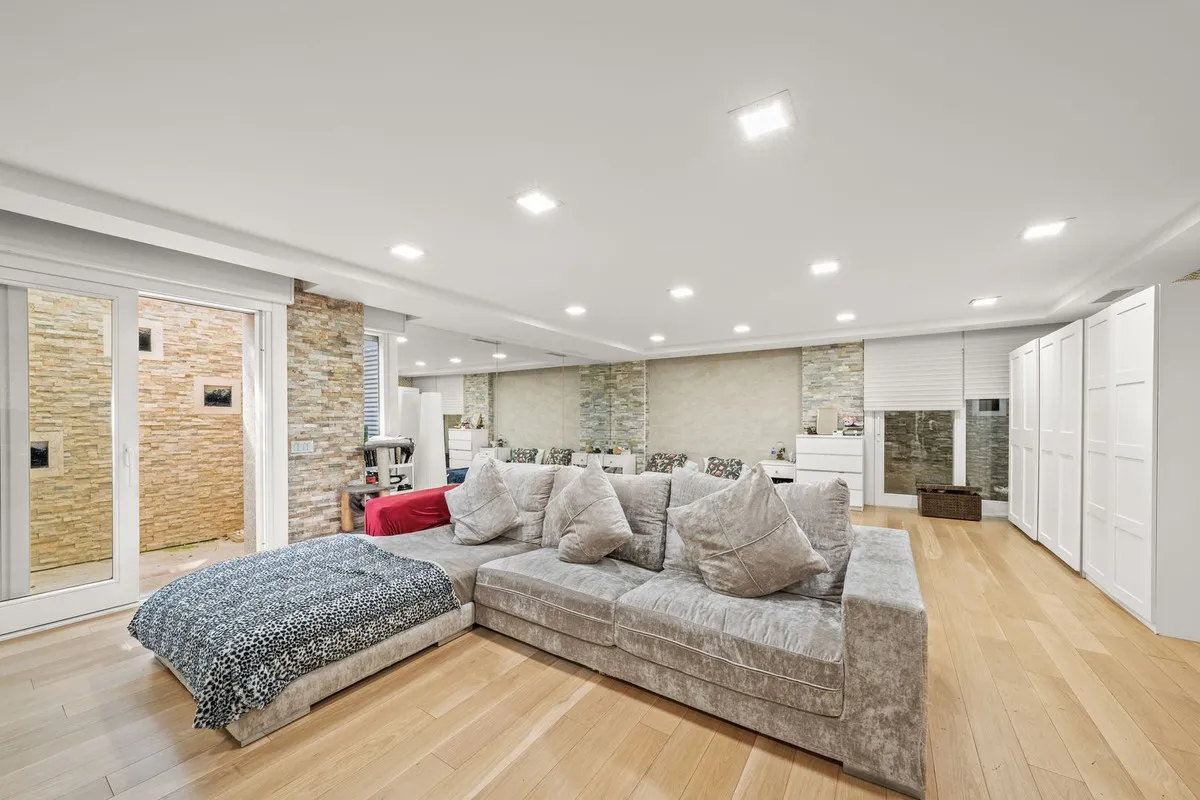 42f401f9-1c43-401d-be76-16c1411765d3