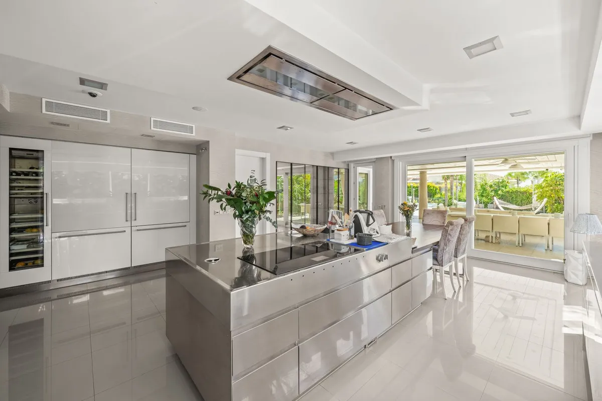 d15dea27-a908-4908-ab46-6f28438c585c