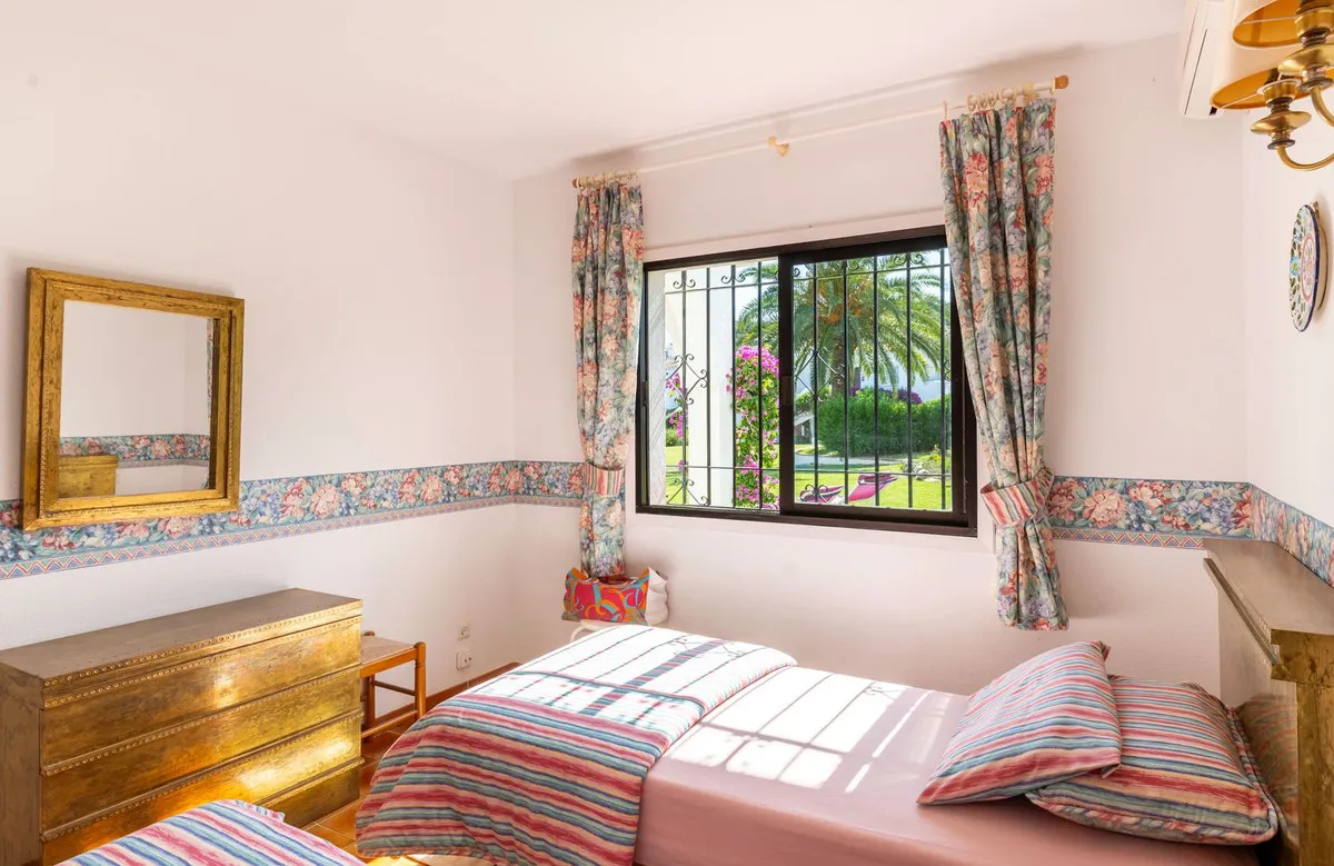 f780a3ec-8695-466c-bd0b-f5513a377f5e