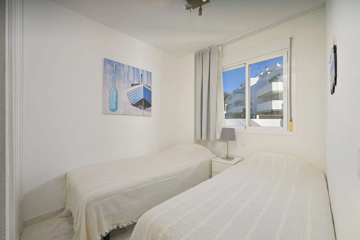 821c1749-319e-42ad-8a84-e175edc3d5b1