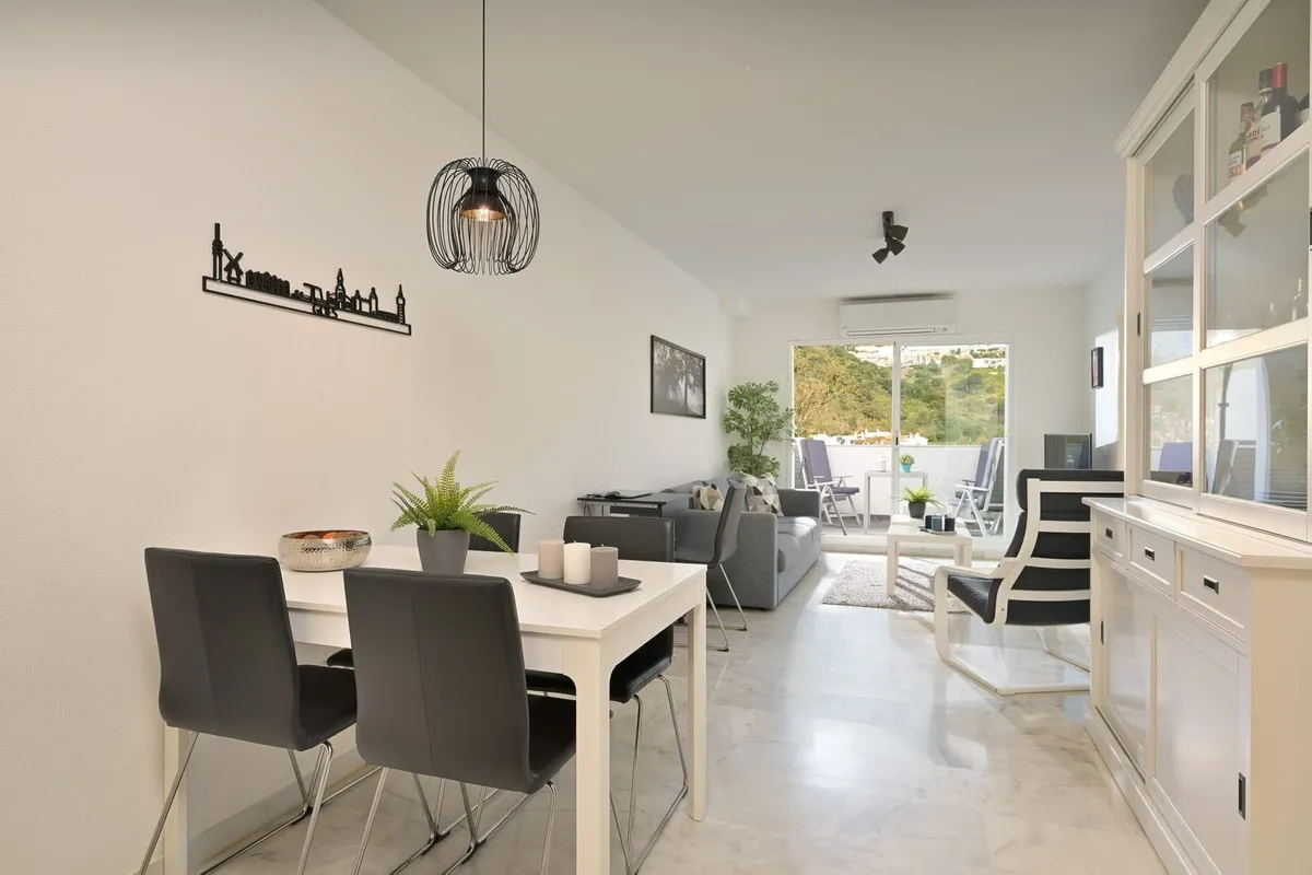 e1103092-34d3-4841-ae15-231dfaa5f1fe