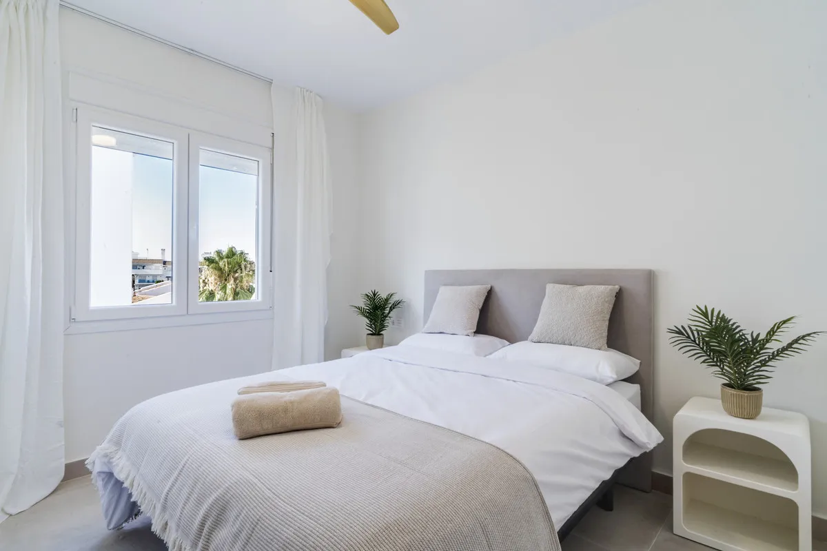 1ef7efaa-9219-4b44-ba0a-5242e07b1571