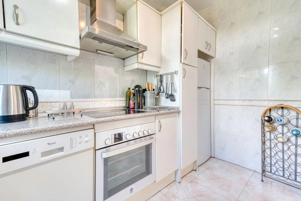 1ae1b525-0d62-4c50-9237-ce27c43c766a