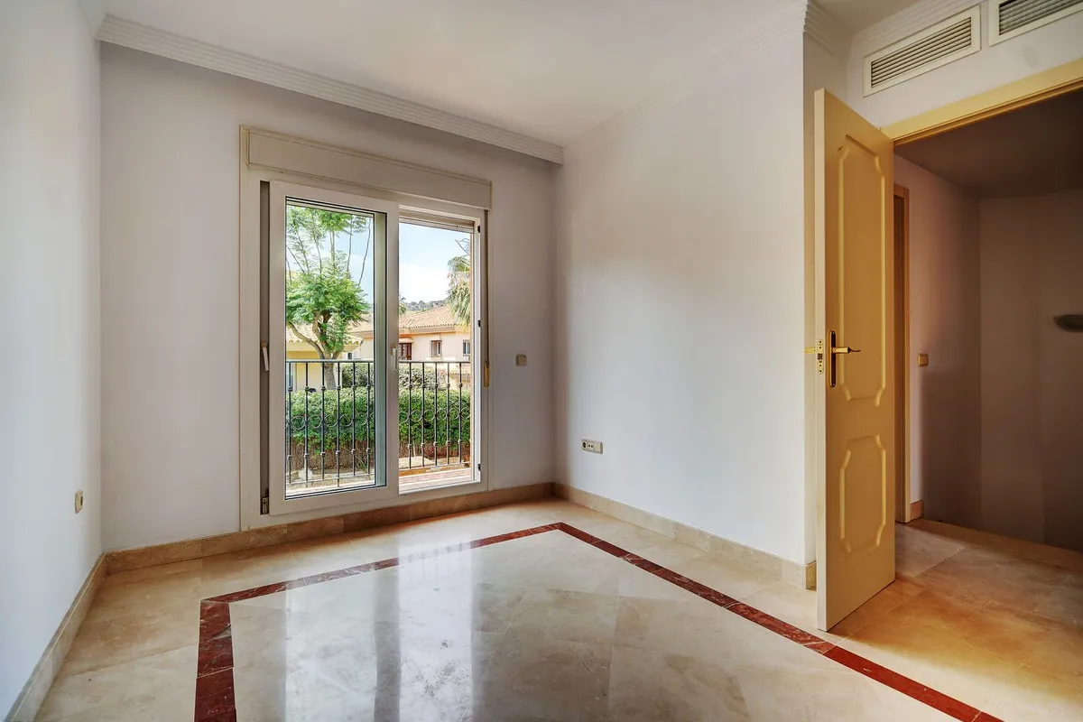 4fb42f95-6936-4457-b4b4-5ba121dd32a8