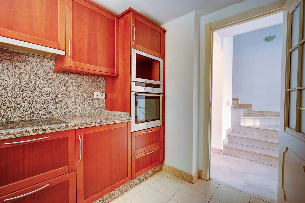 8064fe7f-286b-4663-a0c5-778de95b4afd