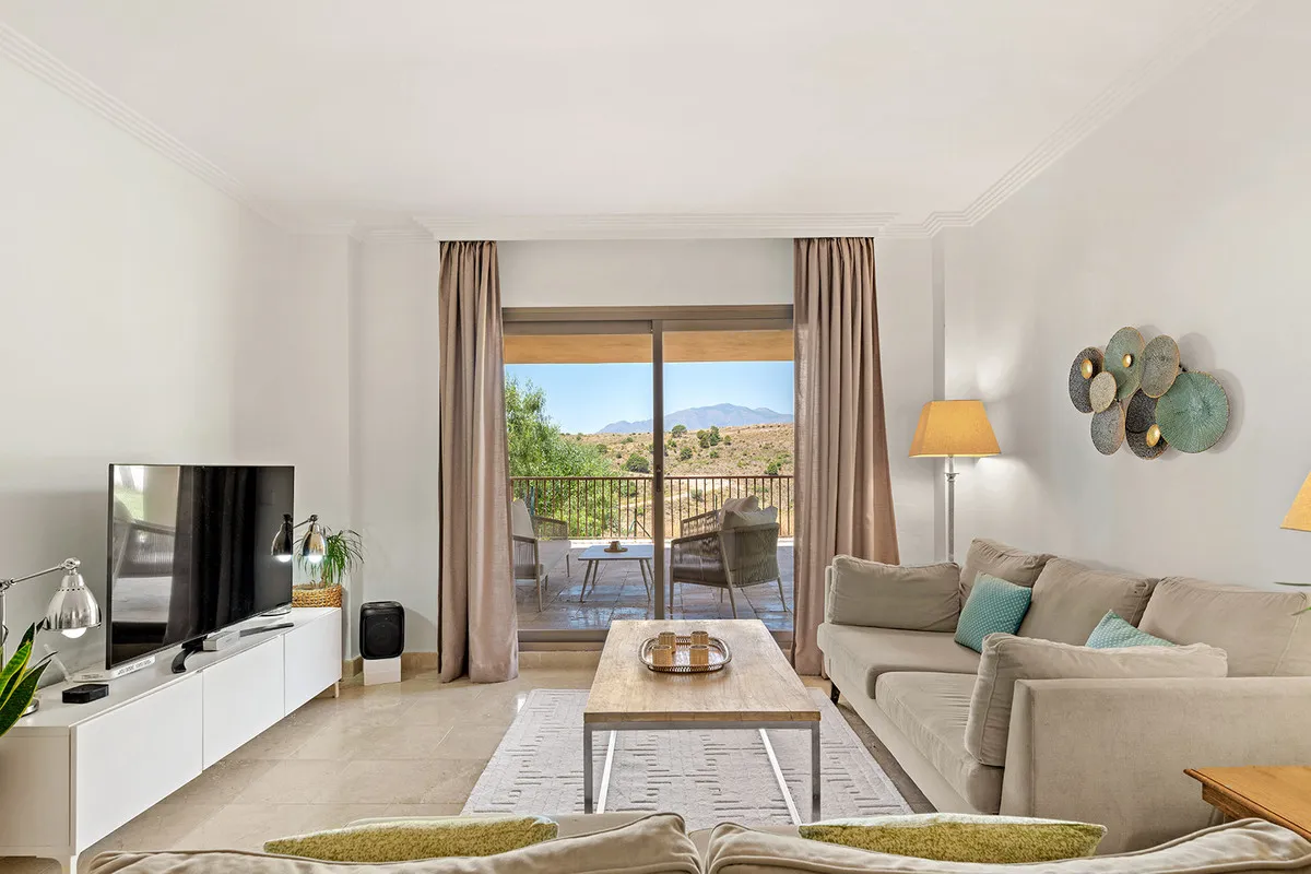 e7db90c8-c7e8-4127-96d0-3b8a6547259b