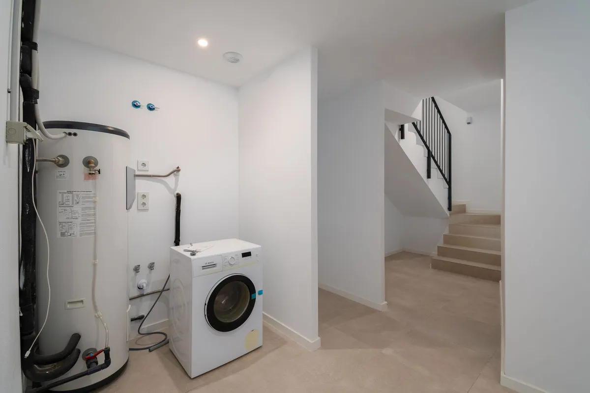 e61dc610-35e3-44d8-a949-58c932ad7369