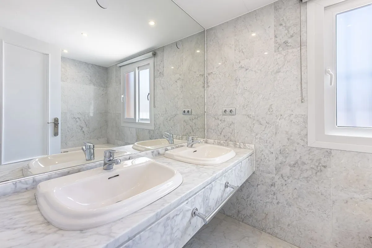 fa153bea-f48e-436a-9779-5b7d4cdcb938