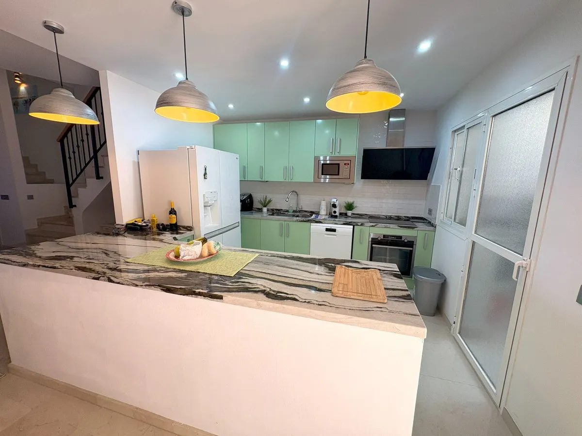 1c9e4050-c131-4ec4-b6f5-785dc2625a84