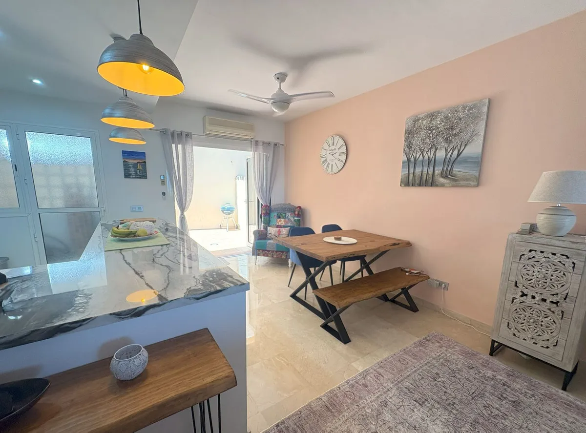 528aab65-6e44-4bc5-8867-fb78024efd7c