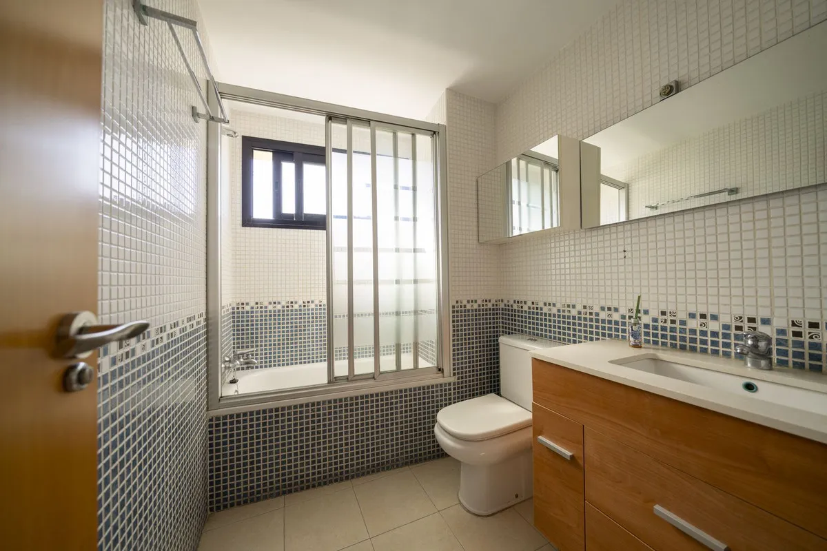 6d18b490-edb9-40bf-a942-a2ad6a2c8fdf