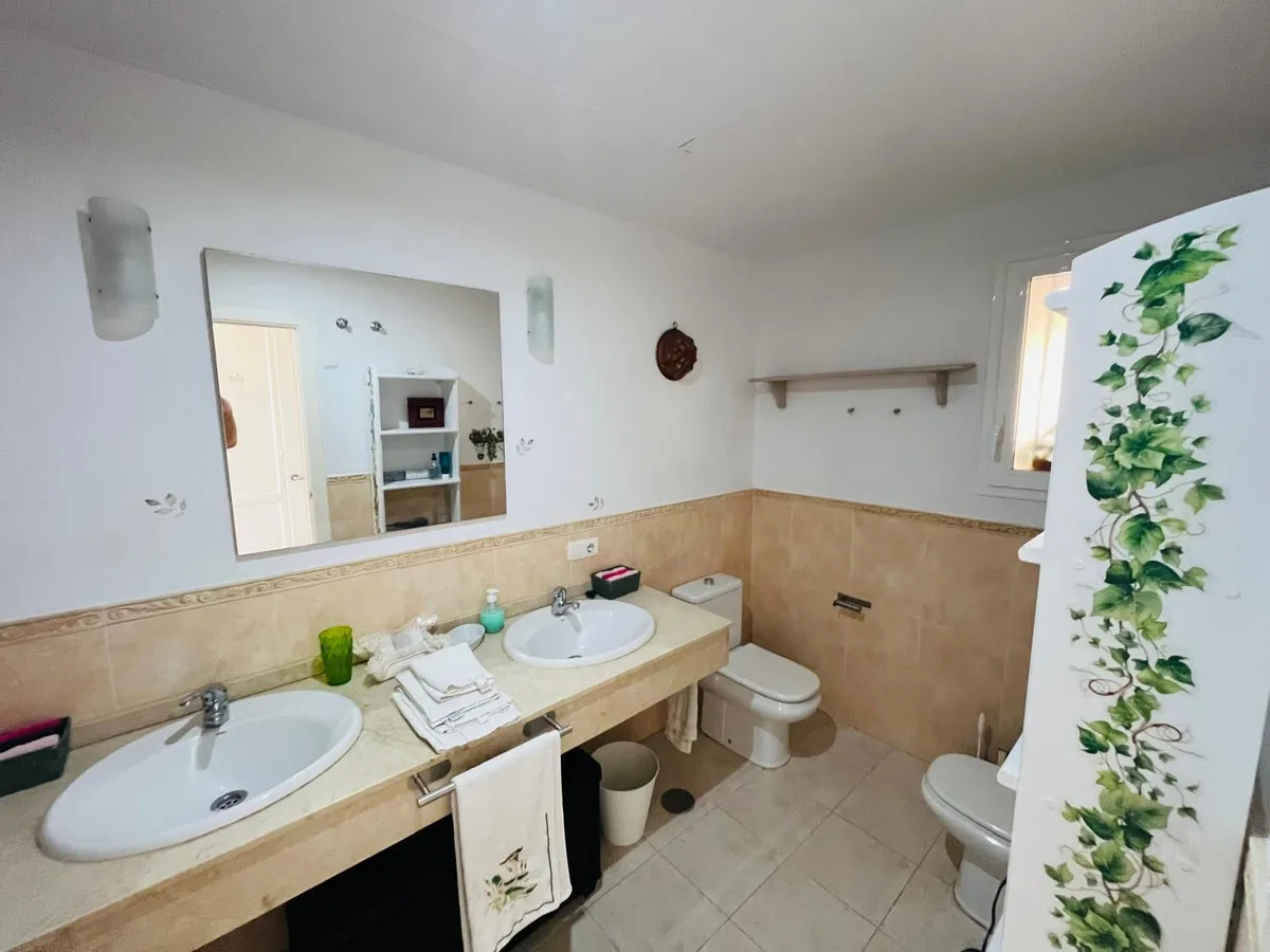 49035995-e57a-45a2-a3b1-7811a9e63986