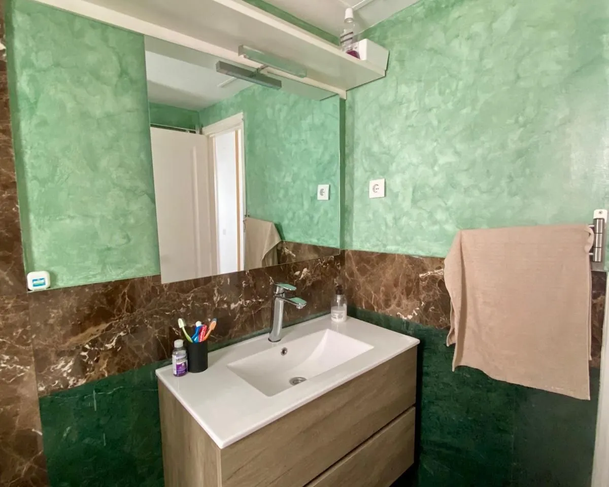 9f8a9437-f972-4ce7-8e77-b4c7c281037a