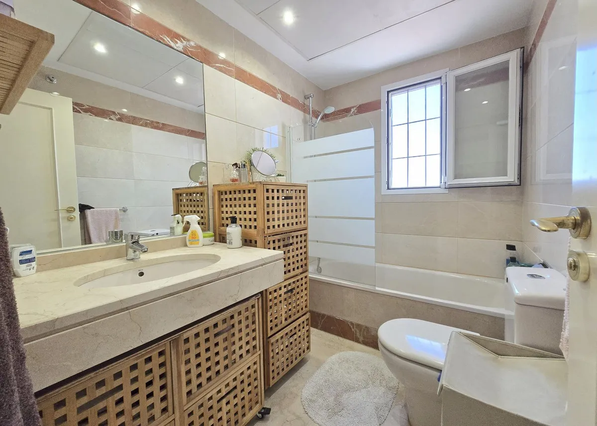 aafc16af-6249-4a4a-8805-a759e059266a