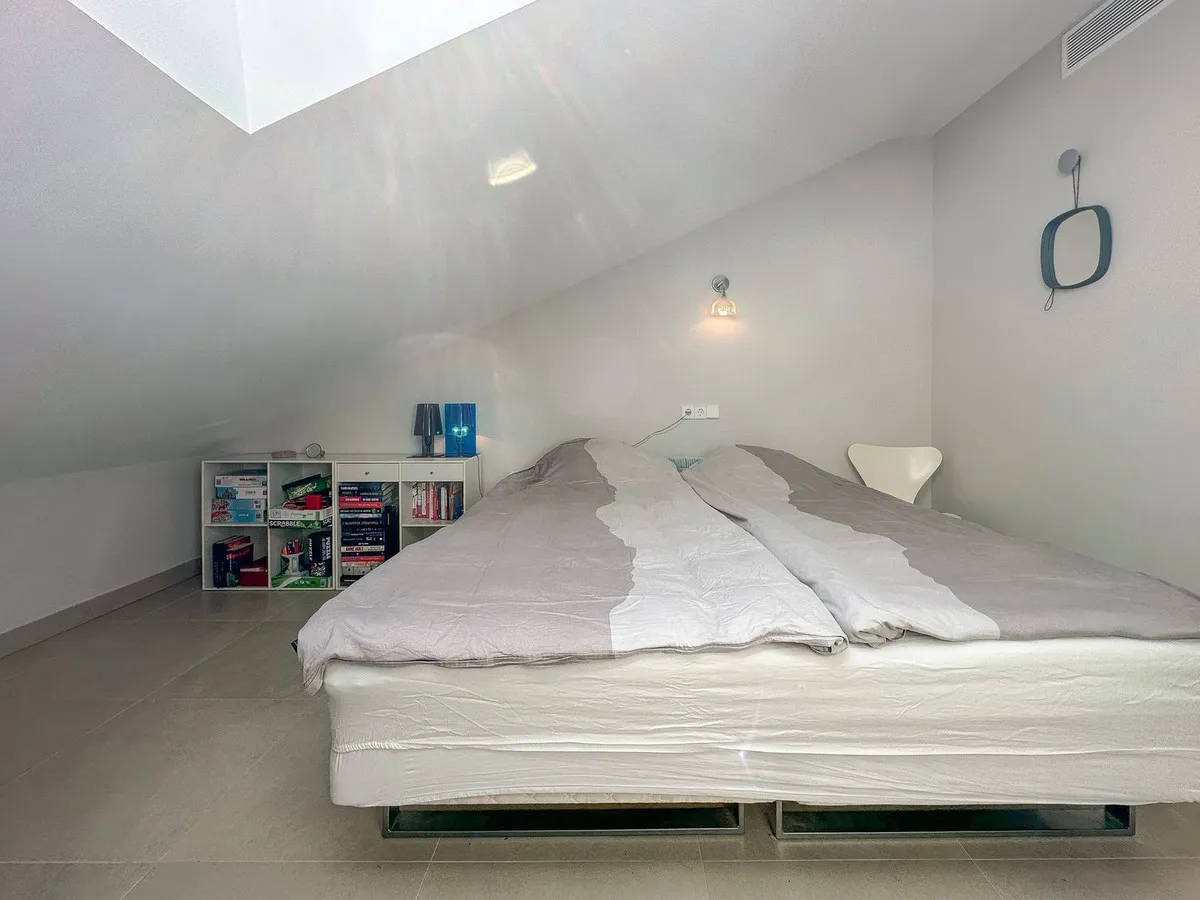 f5648dd3-1cb0-41c2-8200-7aad42c2f6ae