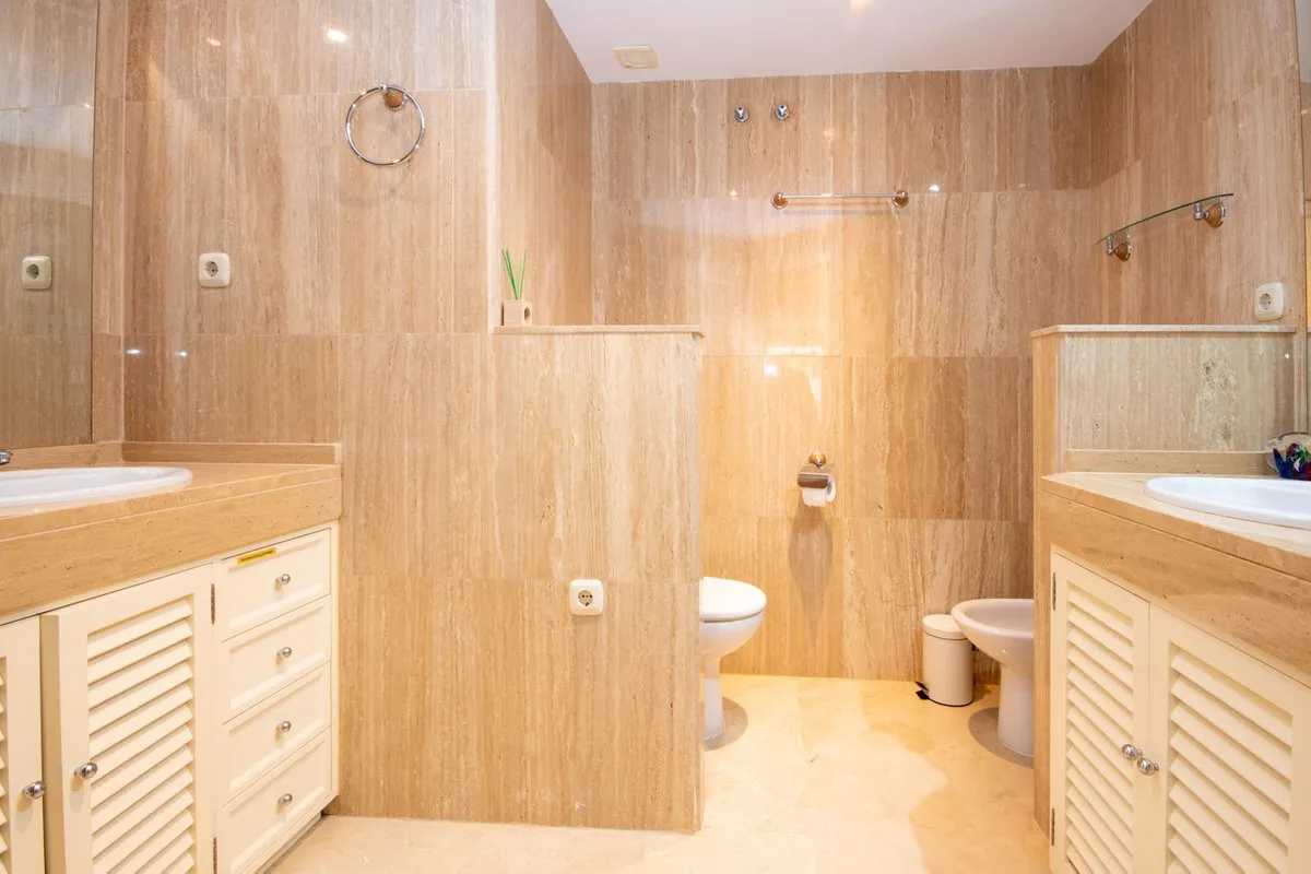 f8929b4c-384c-4bee-9982-05b2dc80980c