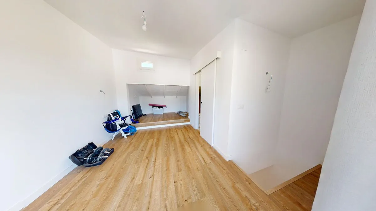 e2cb7487-2079-4179-ae9c-1e28b6a53a11