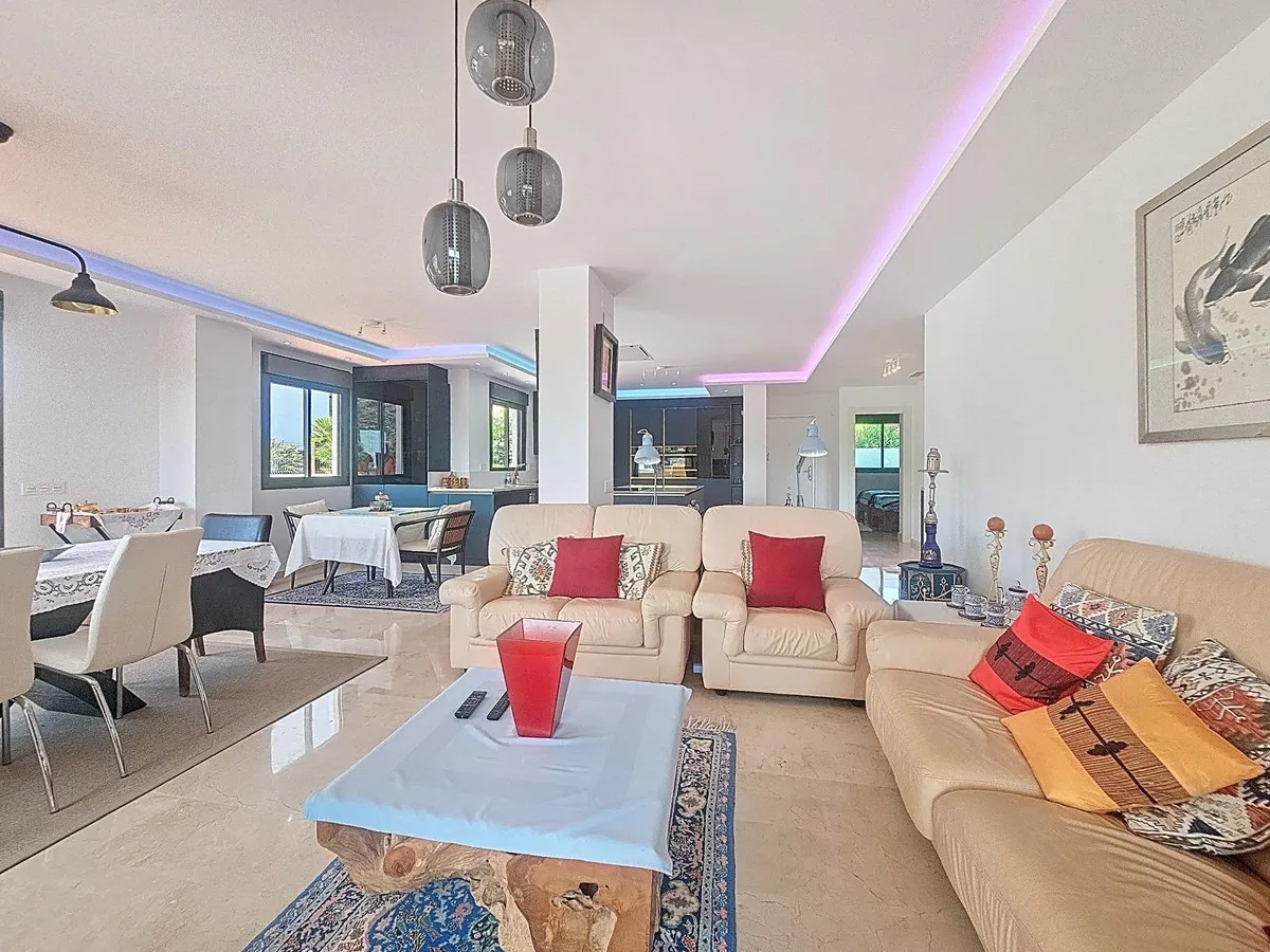 b8c7a445-33d9-4229-989b-696f98f97199