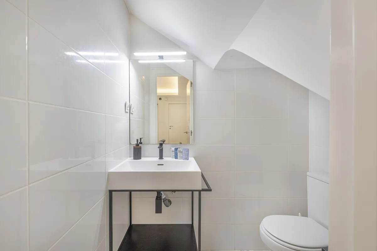 e7f3fd6b-bd5d-4a89-8119-a9c41adc524f