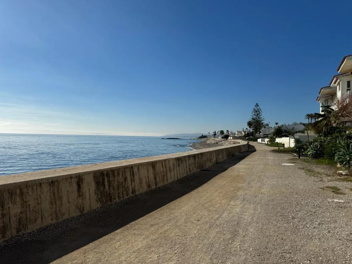 b4bb6e4a-7957-4a7f-800b-fe8eb83f4f3d