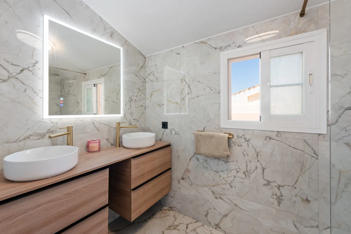 ba83bd9e-18aa-40a4-ad54-b94e0faa617f