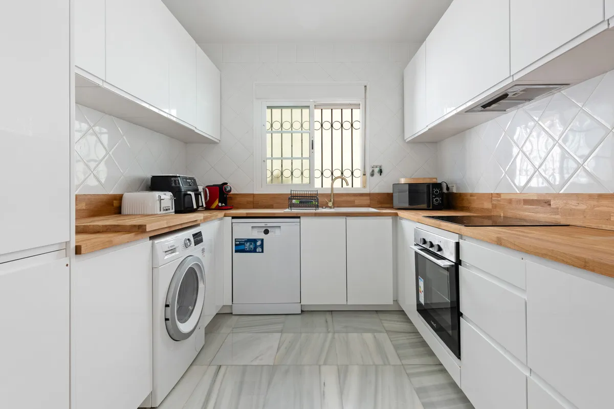 dc7f9c8b-633f-4fd1-a06b-49262796f295