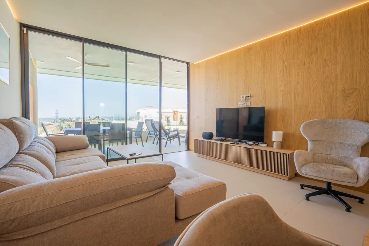 5de8f3ed-2b3a-4513-91de-e3d358f17a63