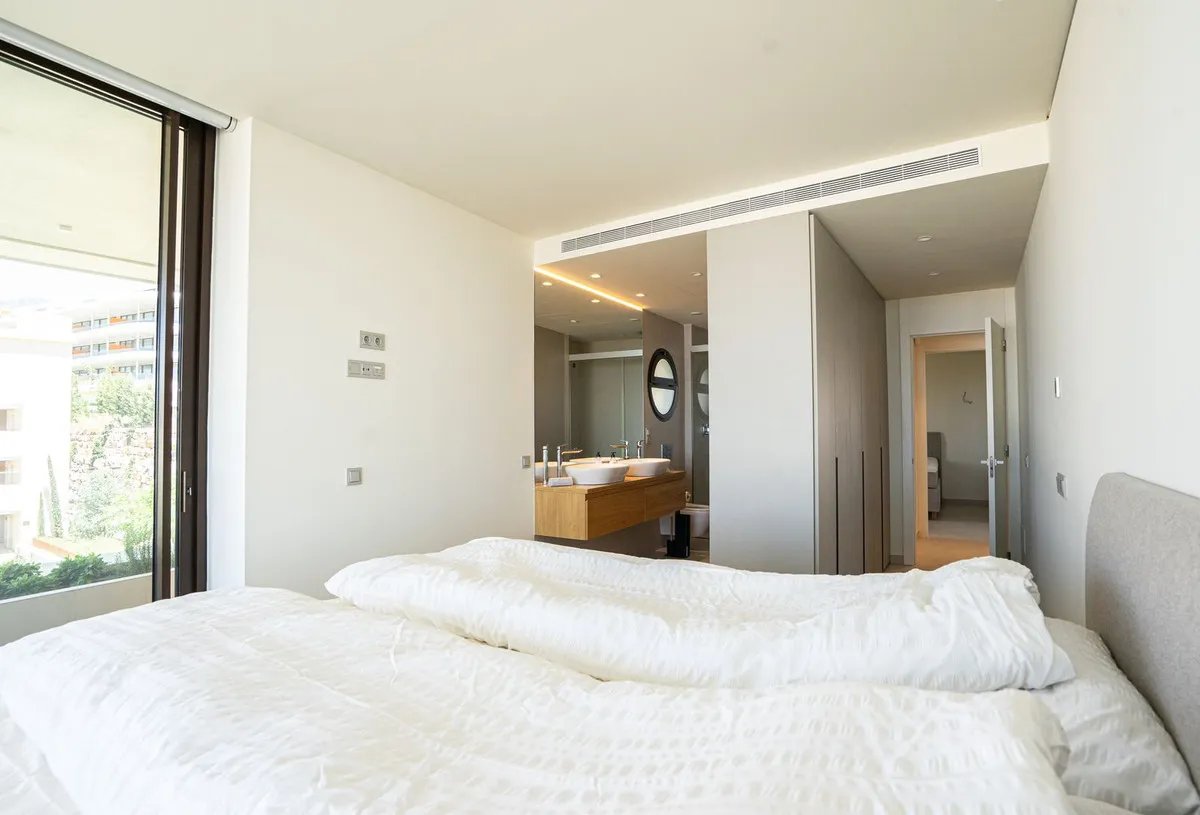 a724f797-93de-44dd-b538-e1df28666922