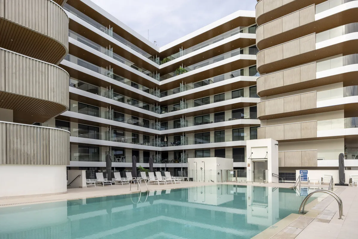 6c812c49-c2fa-4c0d-9b25-bc266a5a5093