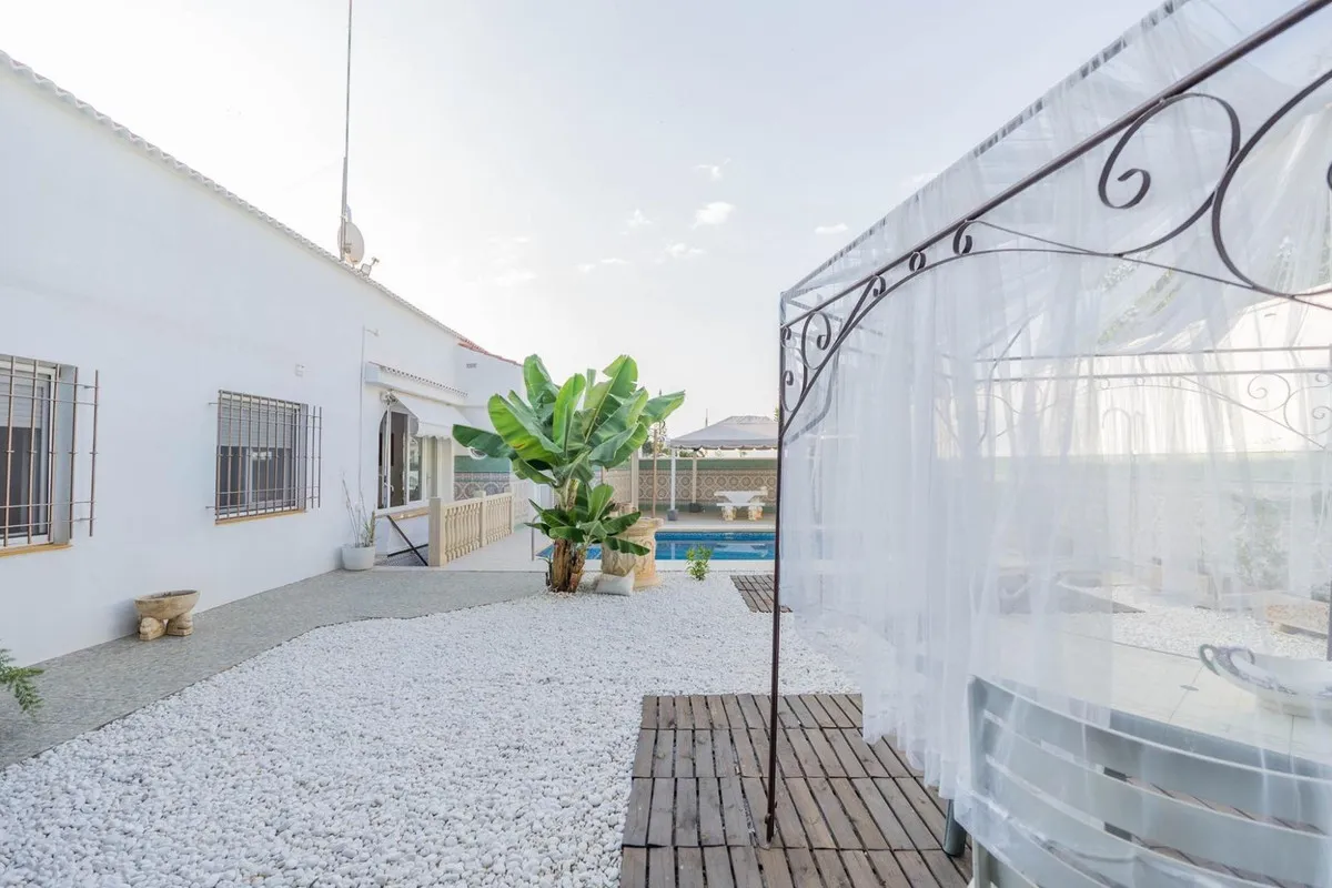 5b0f8749-6f5c-47b4-93b8-29e43e444f7b