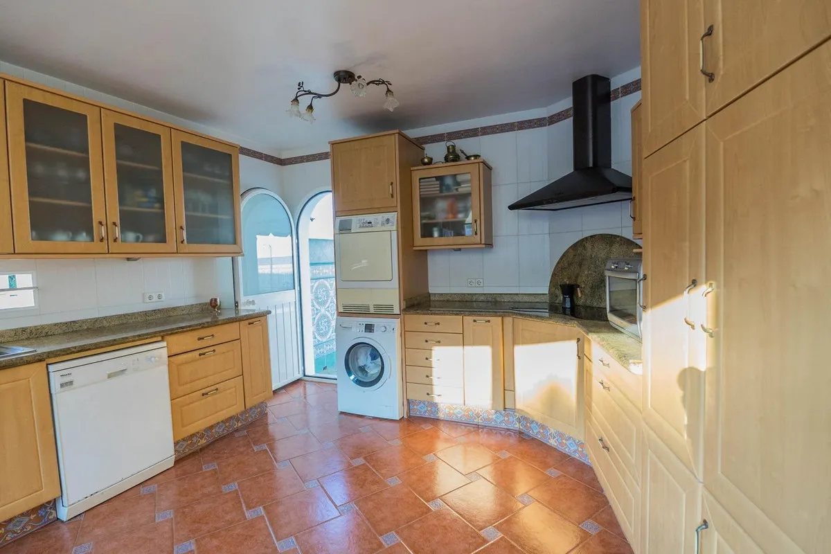 fa427c1f-e0ac-47ba-b800-b5646b10de23