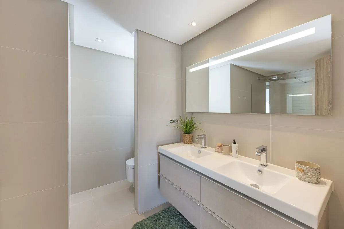 039fb4c9-7d8a-41f9-b244-419810ebdbe7