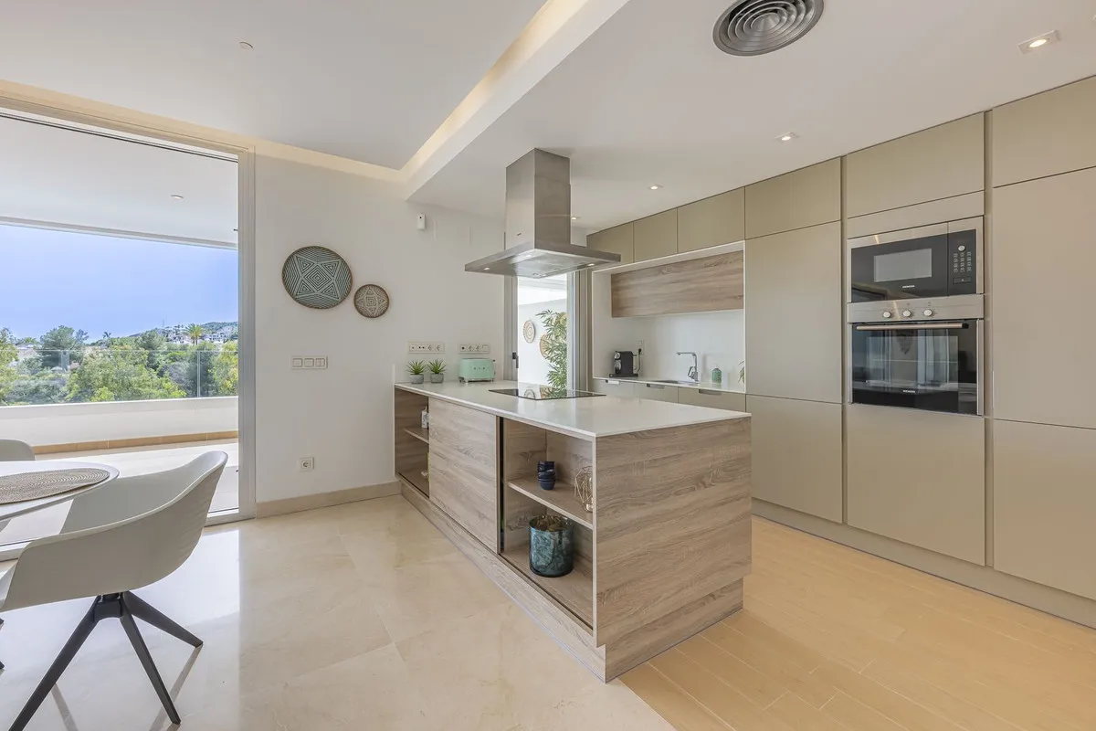 18b66f35-92a1-4e4b-a935-83aa9b77a967