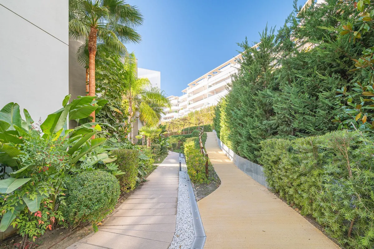 a4b469a3-3c3b-4817-8b40-47211dd467b1