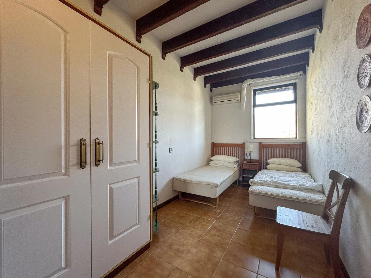 0db212e0-f34d-4c4a-8ad3-2eba50960e24