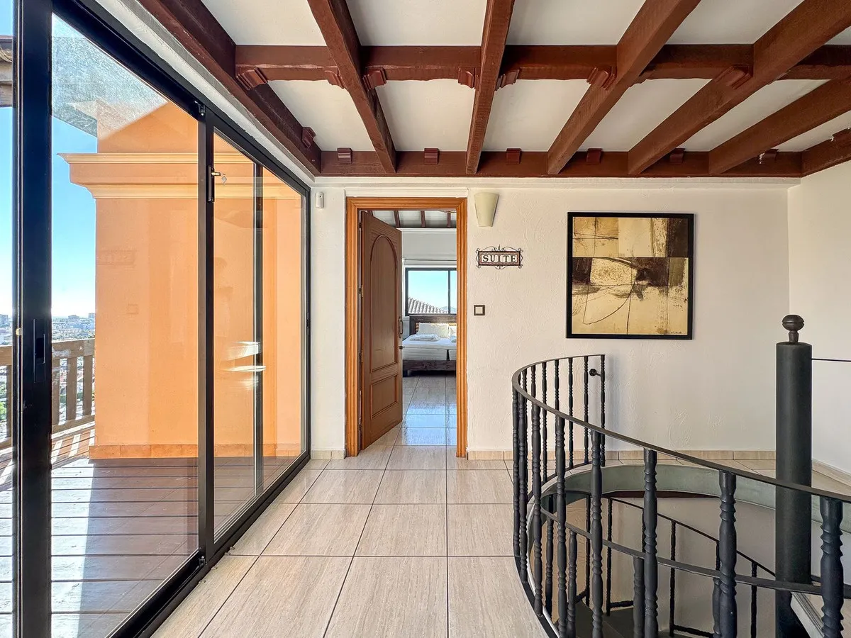 b3cc6a83-934b-43f4-a56f-f46693a3d083