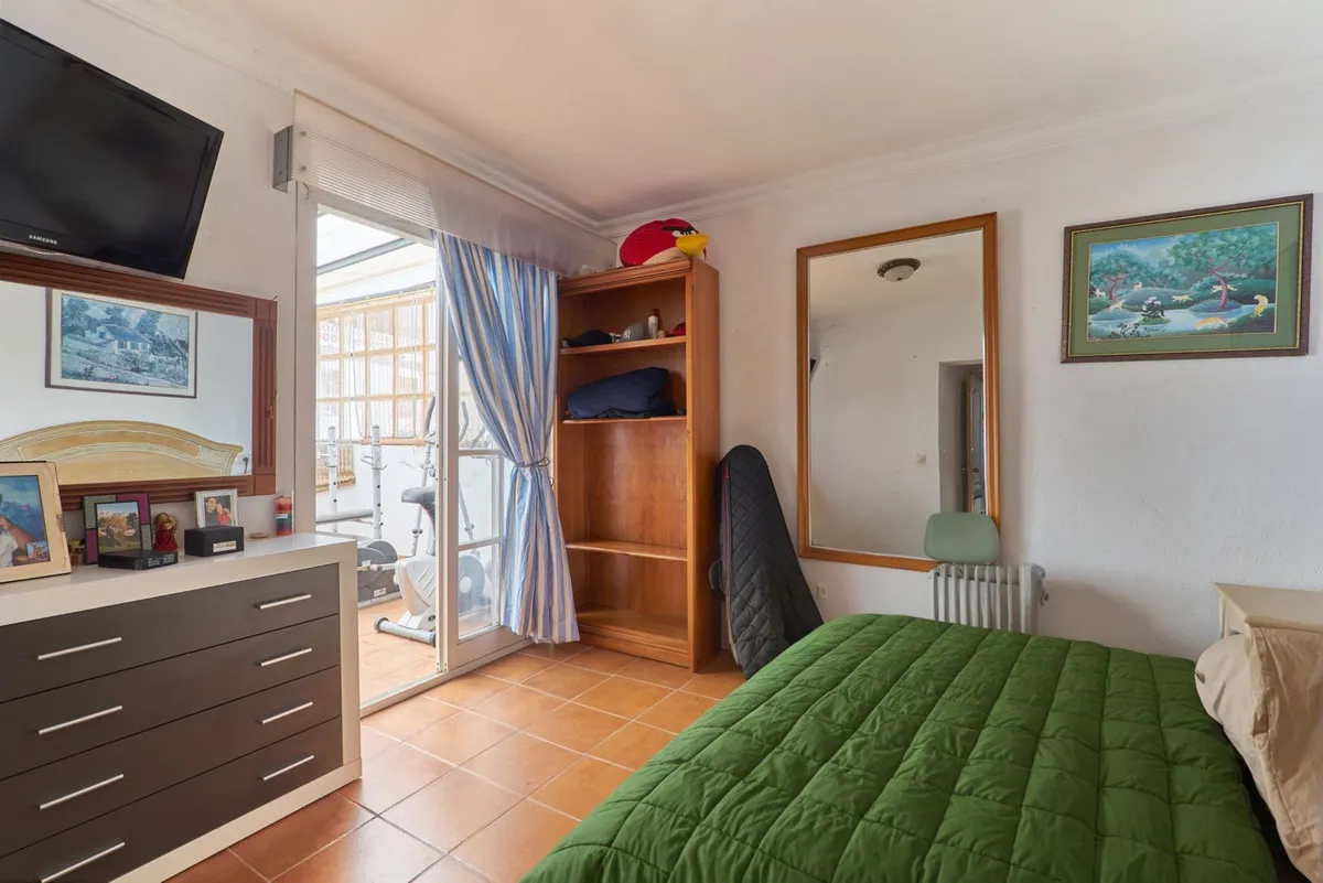 33c5936d-9cc4-4f64-be49-9df4003d111f