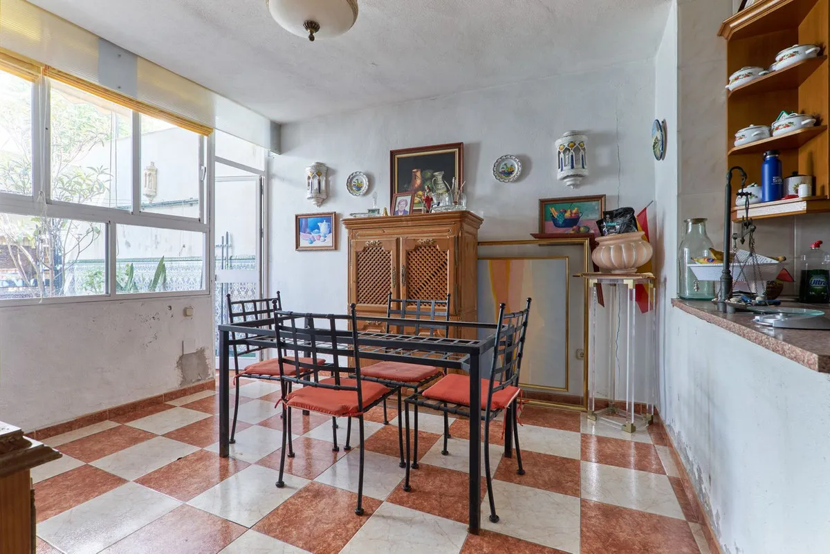 f6111d89-31bc-4f56-843b-2bf8a97ba6c8