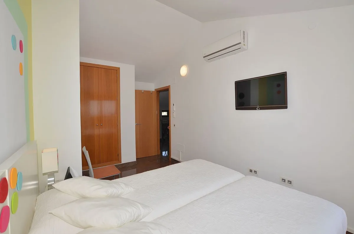 aab81d8f-b6eb-4eb0-abba-9ca8b005073d