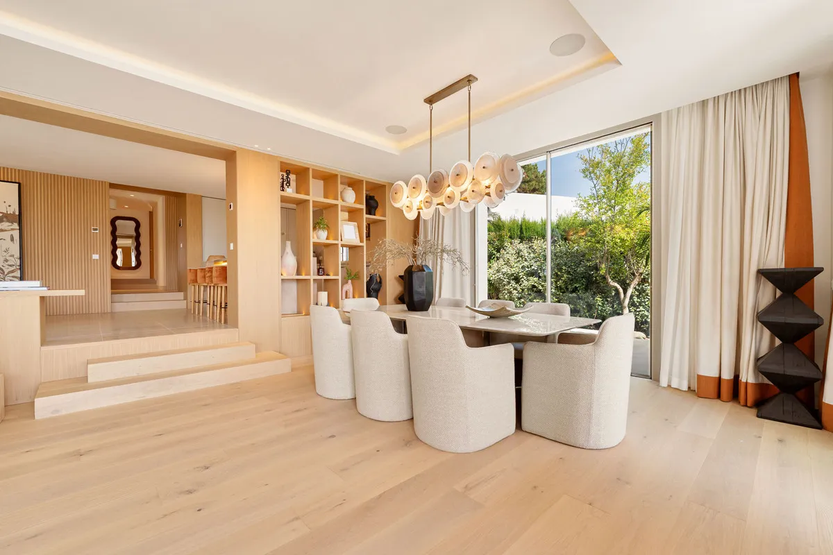 2a8afb96-a5c3-4a99-ae24-379083739524