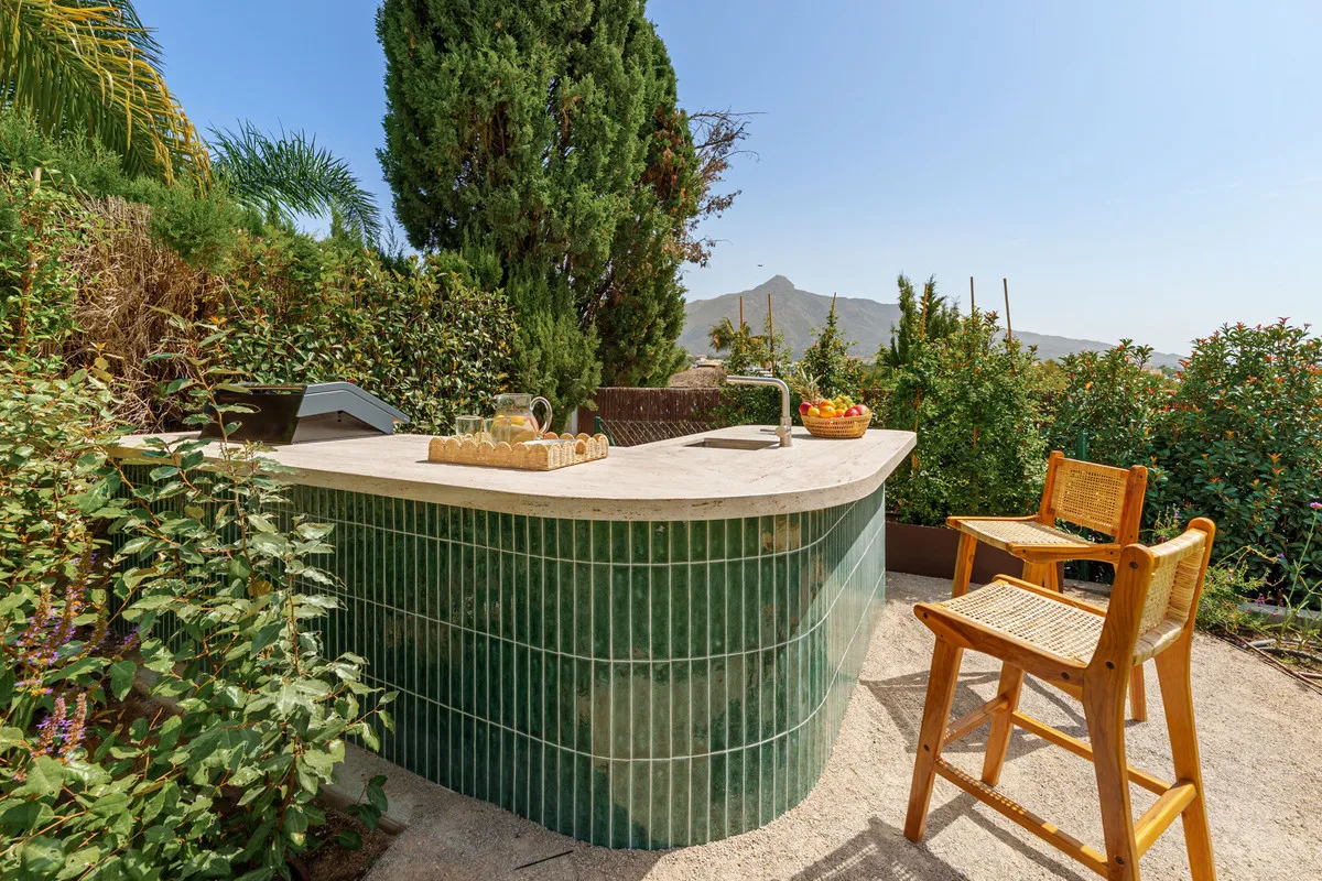 df5e9403-105d-43f5-add6-f7b1e474a49a